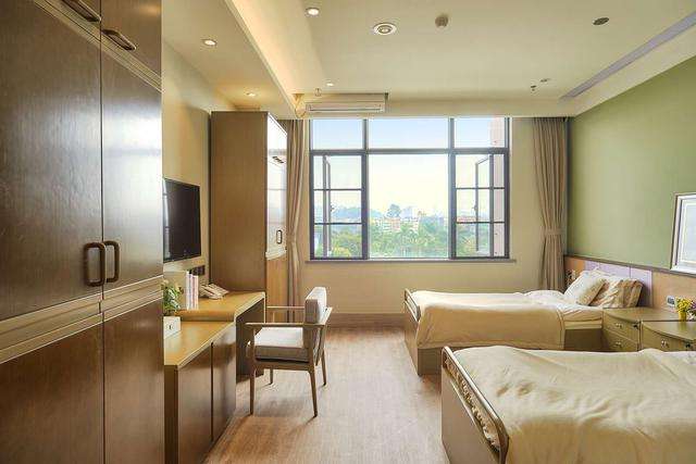 为什么敬老院住不满人？？